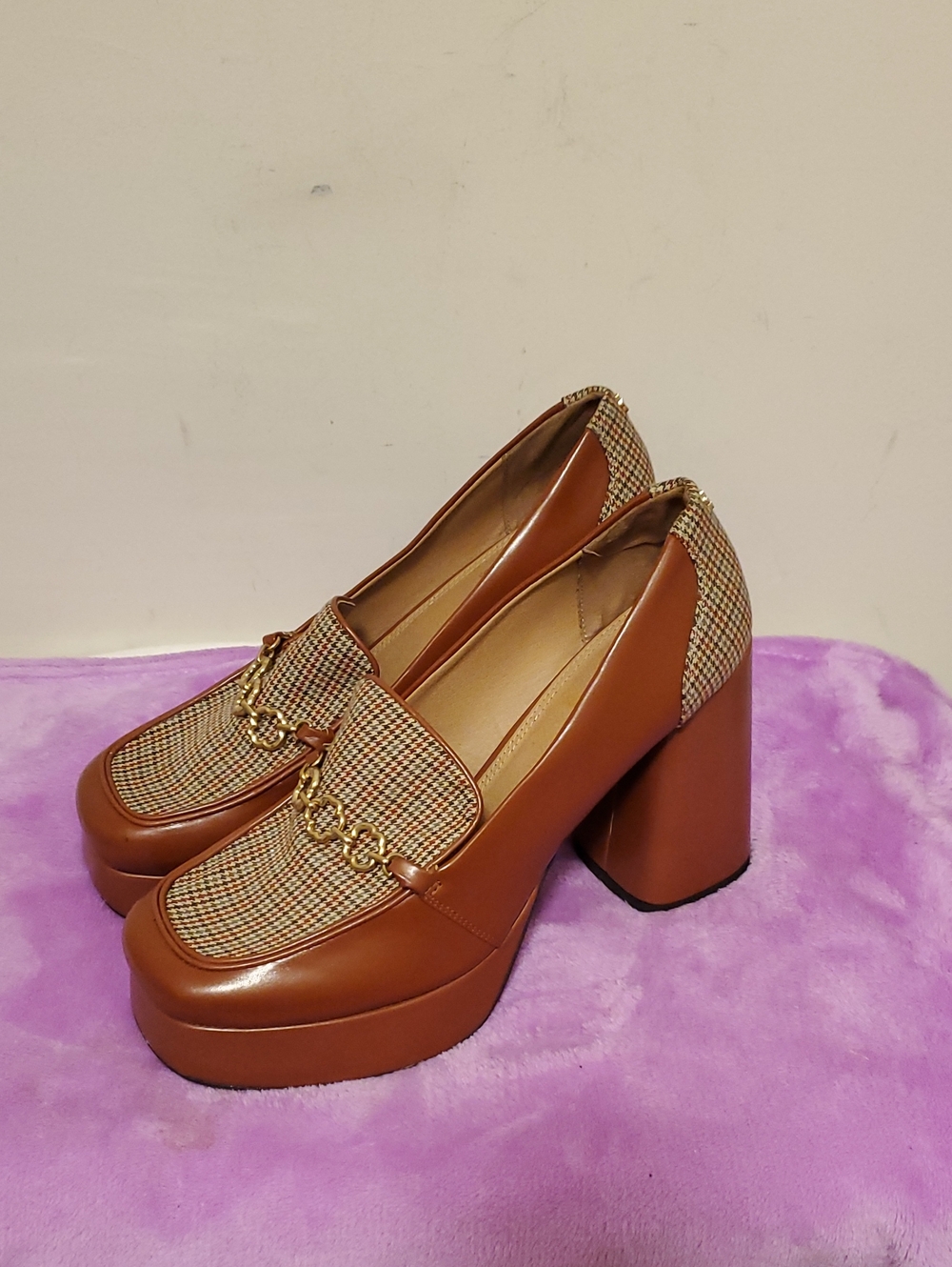 Sam & Libby Tan Brown Platform Block Heel Loafers with Gold Chain